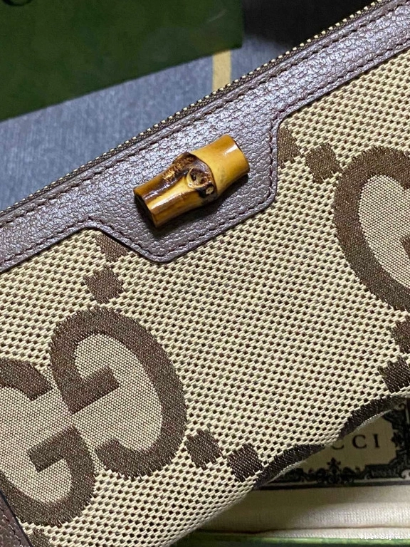 First bag ru GG jumbo Gucci Diana wallet 0813